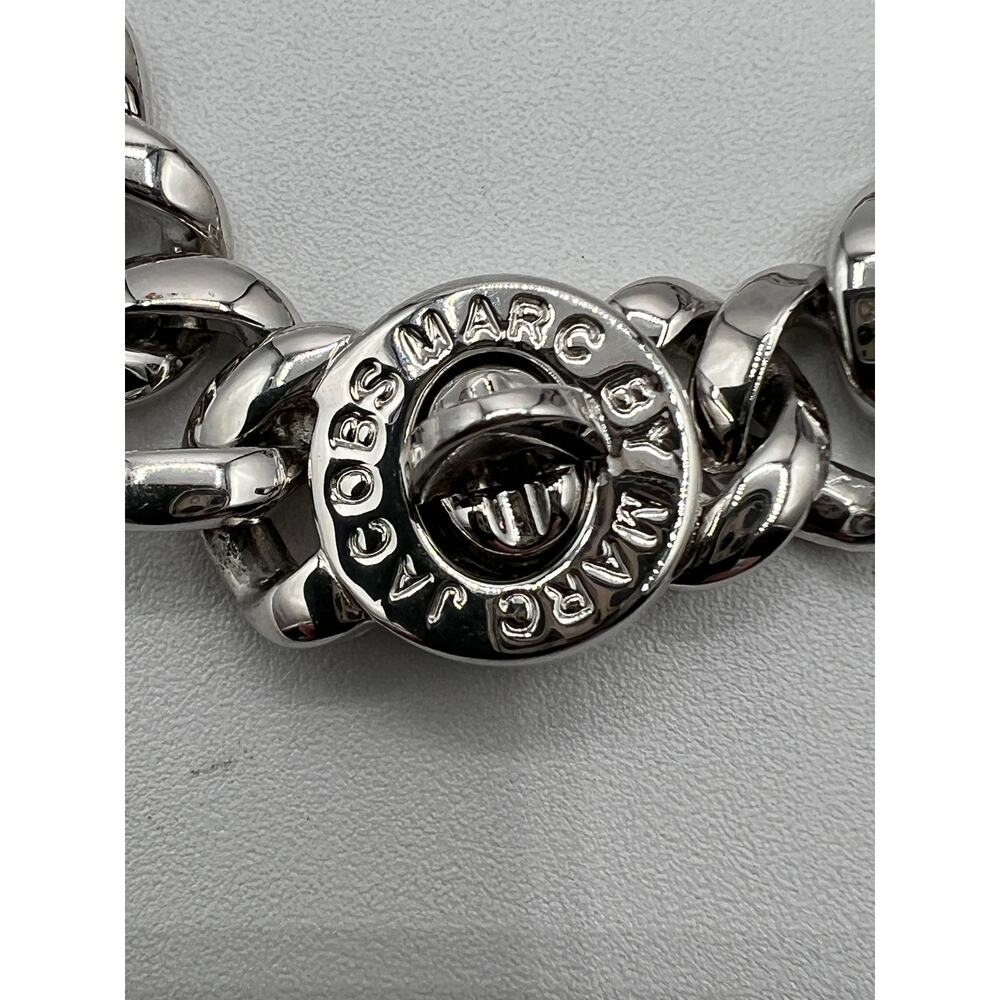 MARC JACOBS Katie Turnlock Bracelet Chunky Curb Chain Engraved Silver Tone 7" - Picture 4 of 13